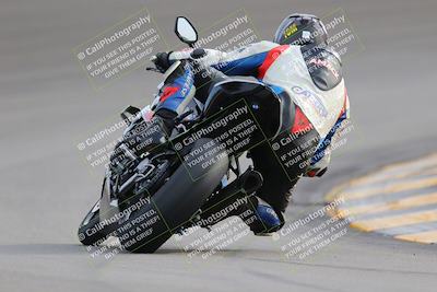 media/Dec-17-2022-SoCal Trackdays (Sat) [[224abd9271]]/Turn 10 Backside (120pm)/